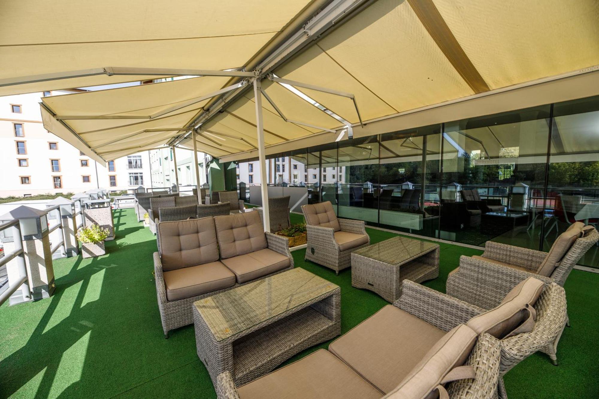 Готель Parkhotel Congress Center 4*