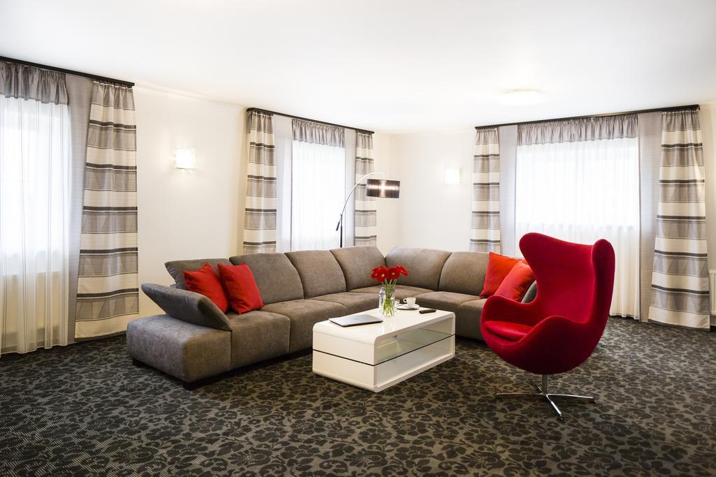 Готель Parkhotel Congress Center 4*