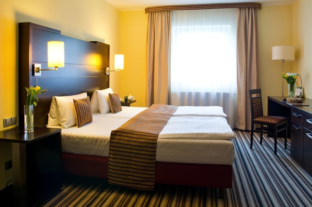 Готель Parkhotel Congress Center 4*